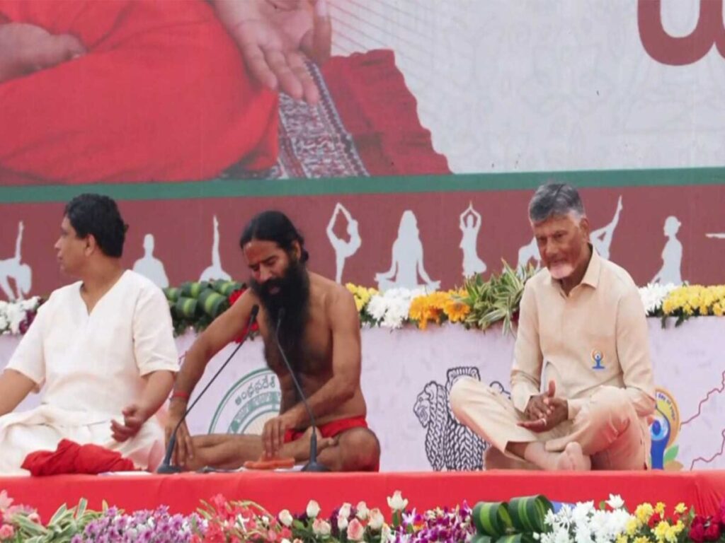 3.2 lakh people performed yoga asanas news02